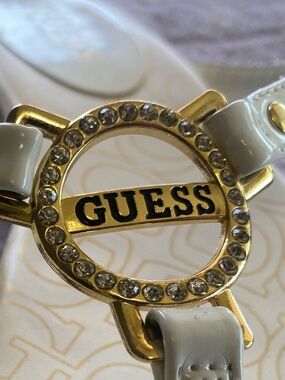 GUESS White Patent Leather Monogram Thong Sandals Gold Rhinestone Medallion 8